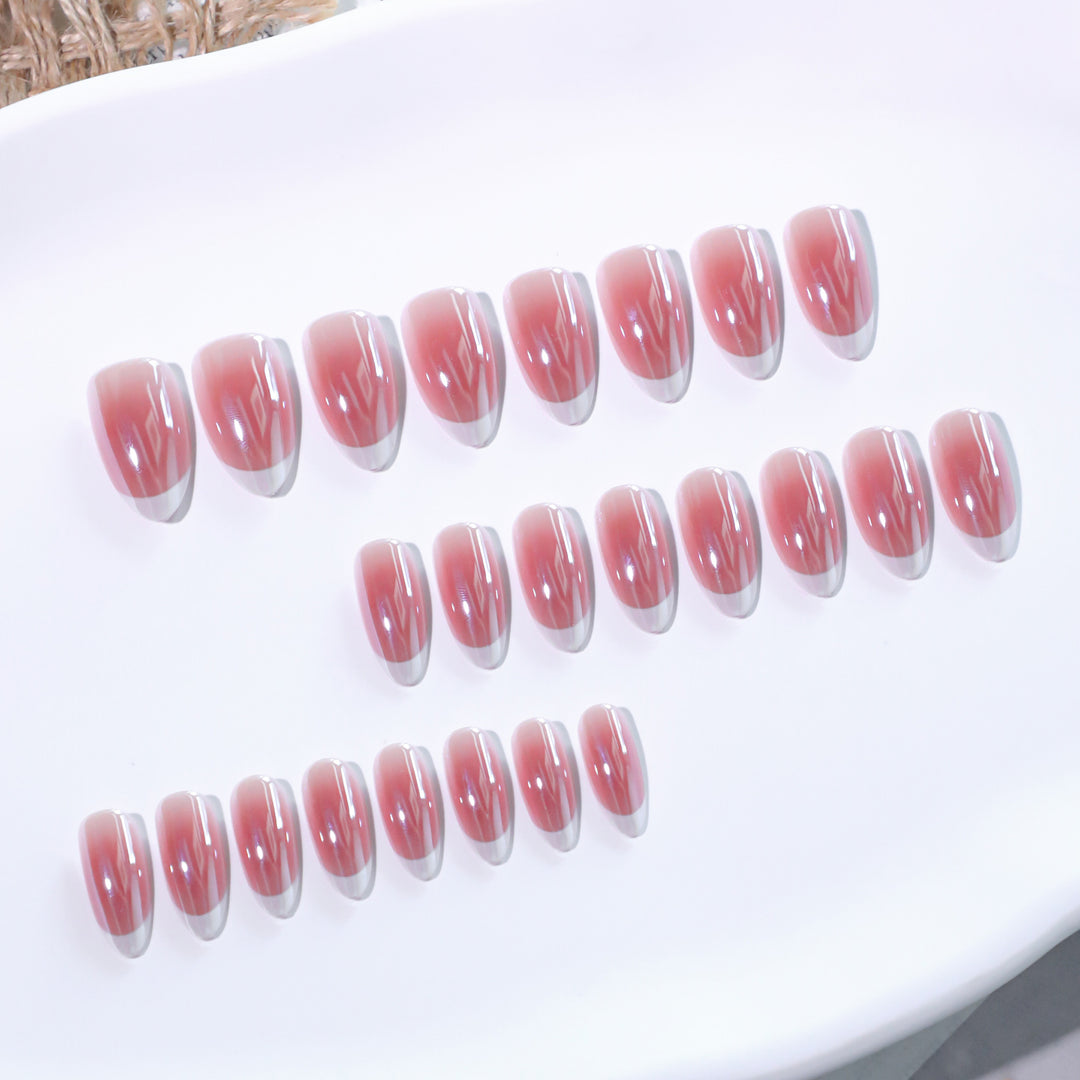Elegante French-Tip Nagelverlängerungen Karnz