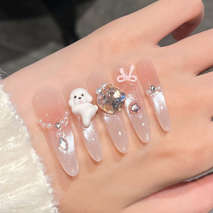 Künstlerische Stiletto Press-On Nagelkunst mit schimmernden Akzenten Karnz