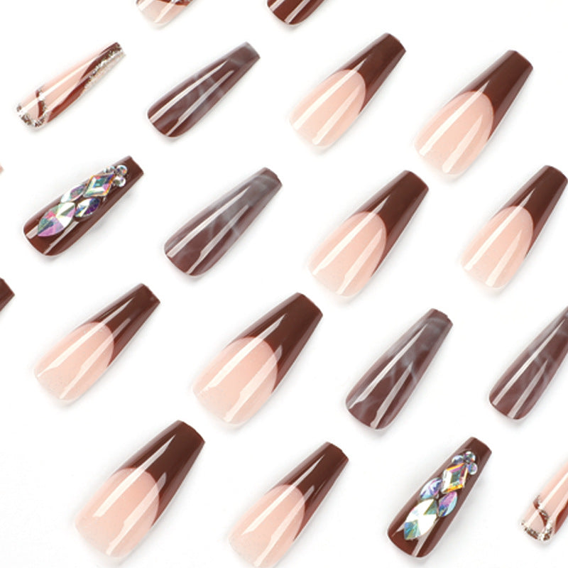 Künstliche Nagelverlängerungen mit eleganten Edelsteinverzierungen Karnz