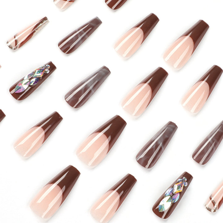 Künstliche Nagelverlängerungen mit eleganten Edelsteinverzierungen Karnz