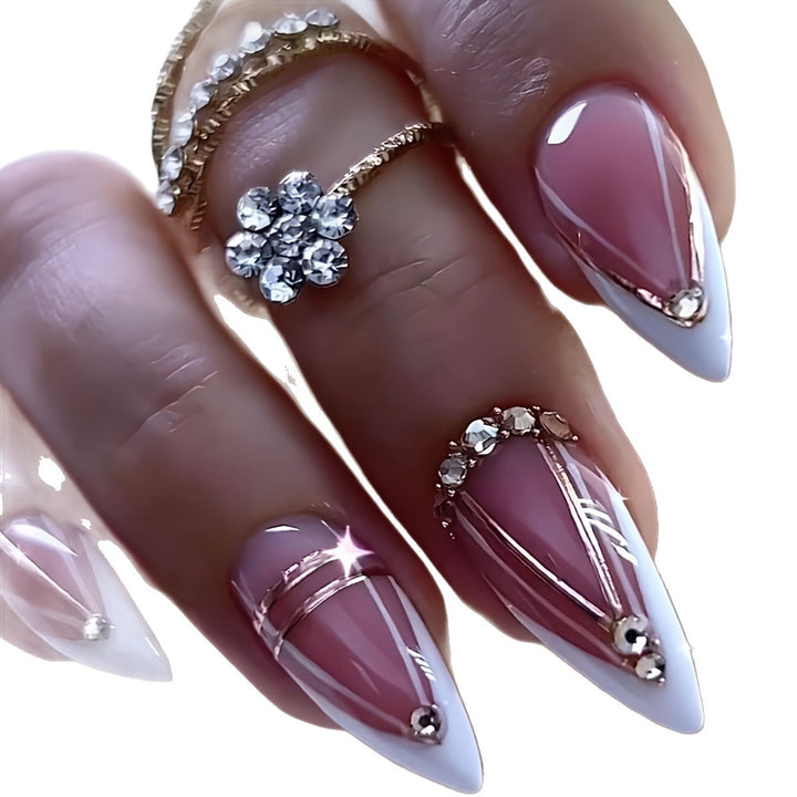 Elegante Nagelkunstverlängerungen Karnz