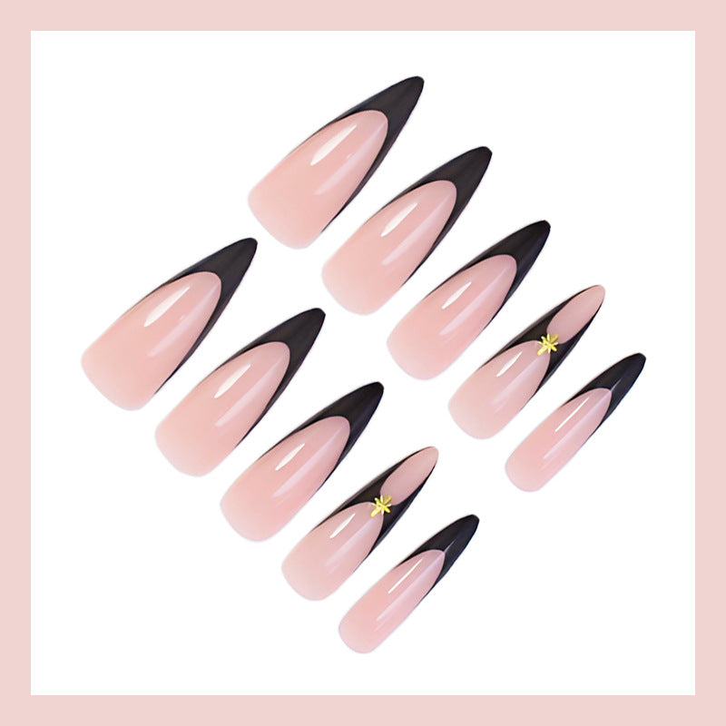 Kunstnagelset mit elegantem Spitzen-Design und Glitzerdetails Karnz