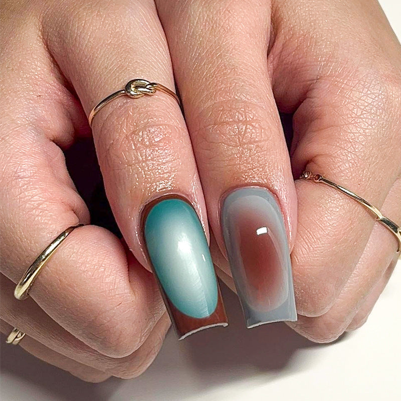 Kunstnagelset mit stilvollen Farbverlaufseffekten Karnz
