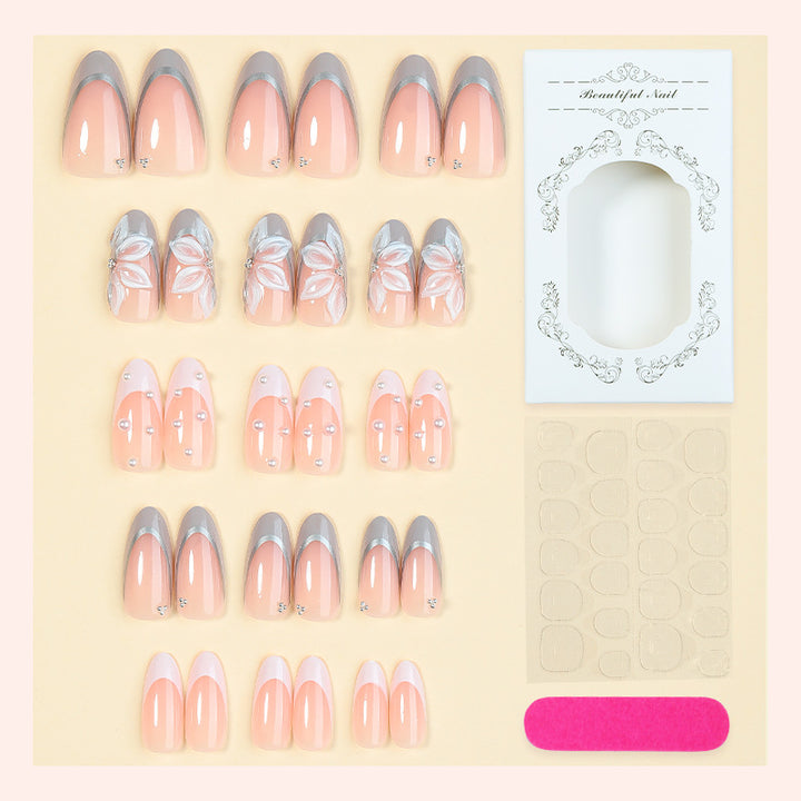 Luxuriöses dekoratives Presse-on-Nagelset Karnz
