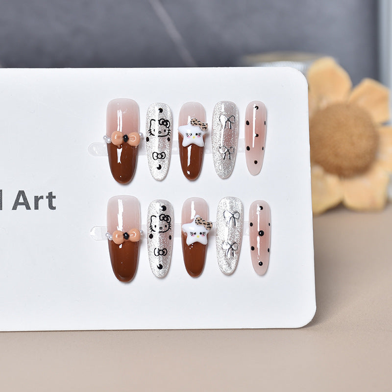 Dekorative Nagelkunstverlängerungen Karnz
