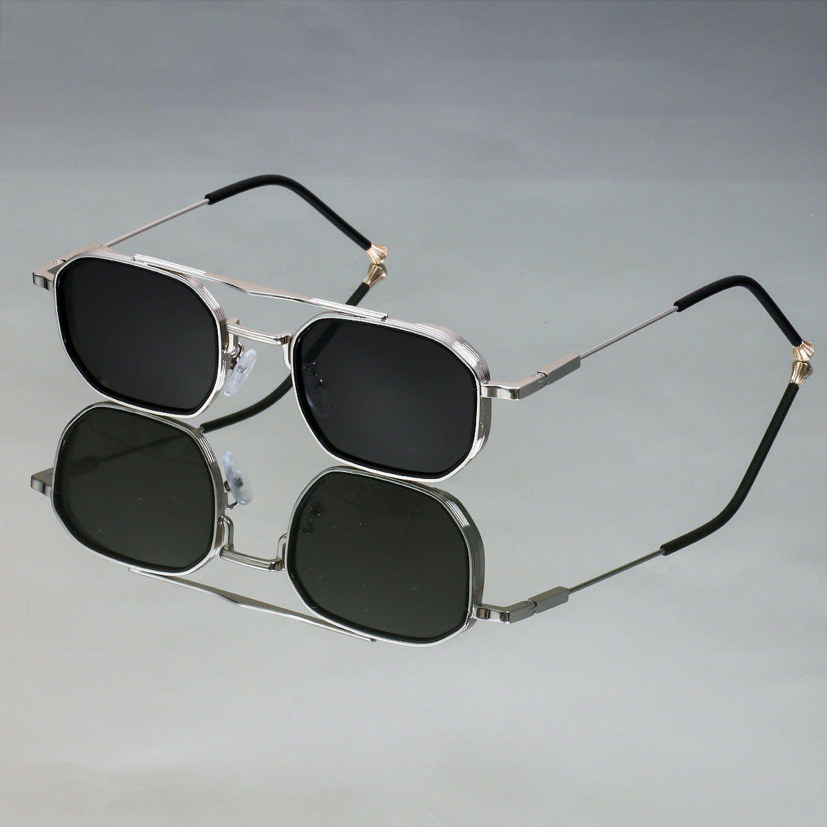 Damen Designer Sonnenbrille mit elegantem metallischen Rahmen Karnz