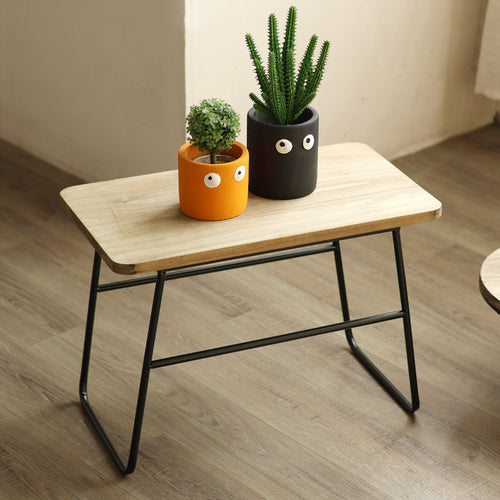 Moderner Holz-Hocker mit Metallgestell Karnz