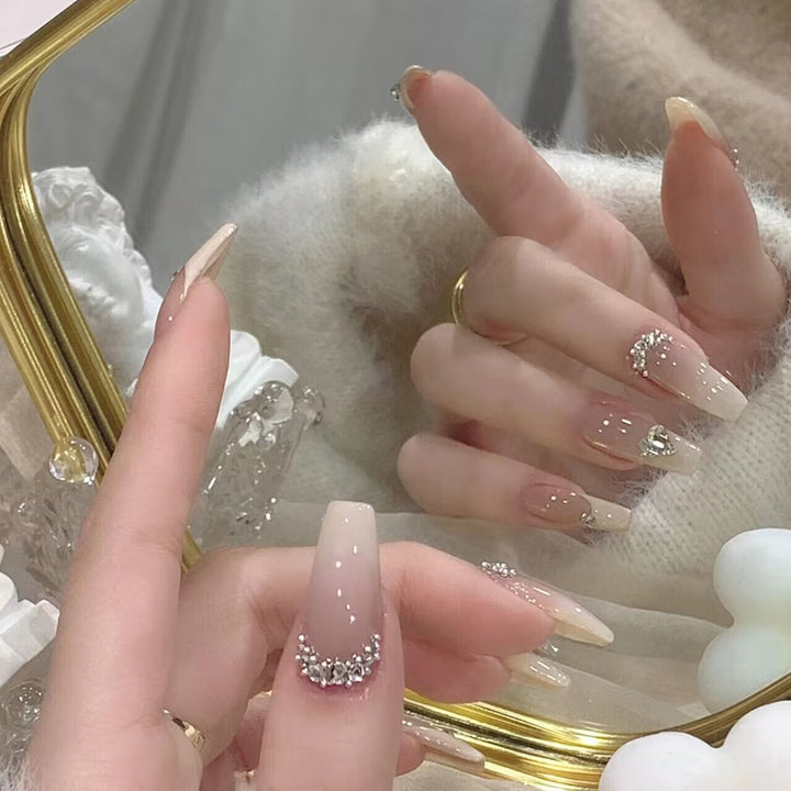 Elegante French Tip Press-On Nagelkunst Karnz