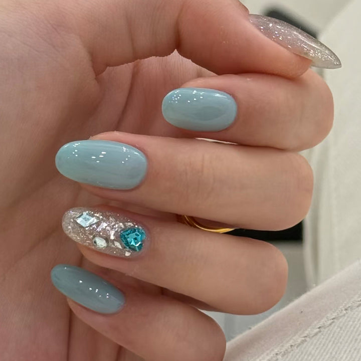 Dekoratives Press-On-Nagelset mit Stern- und Schleifenmotiven Karnz