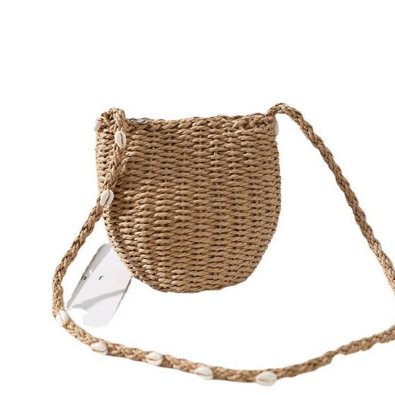 Damen Handtasche aus geflochtenem Naturmaterial mit Muschelverzierungen Karnz