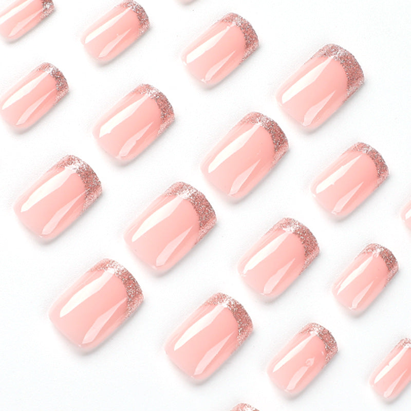 Elegante und Glamouröse Nagelverlängerungen Karnz
