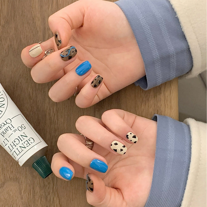 Kreative Nagelkunst mit verspielten Muster Karnz