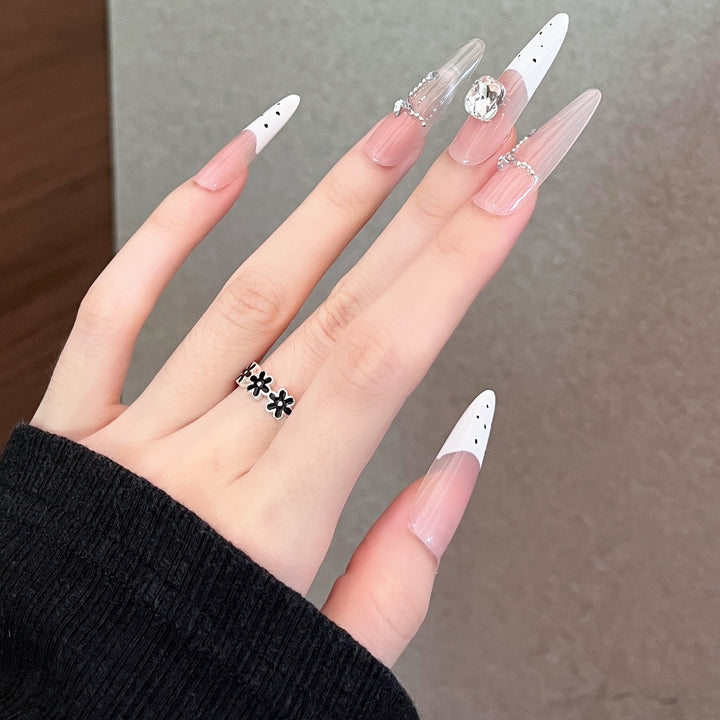 Elegantes handgefertigtes Press-On-Nagel-Set Karnz