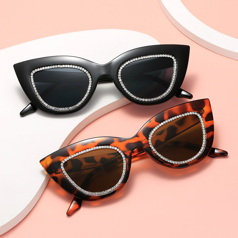 Damen Cat-Eye Sonnenbrille mit funkelnden Akzenten Karnz