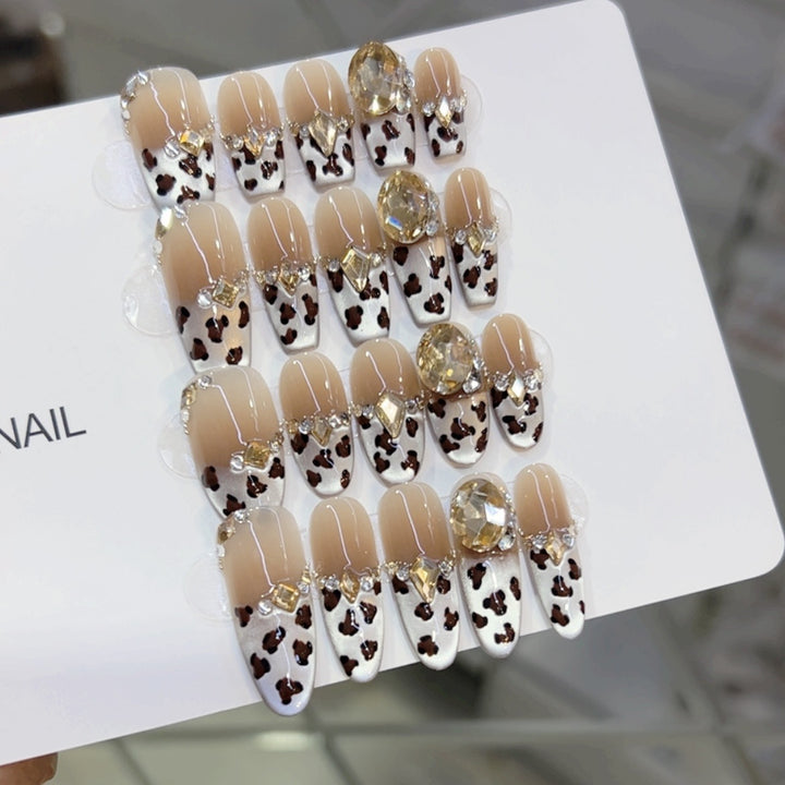 Künstlerisches Press-On-Nagelset mit Leopardenmuster Karnz