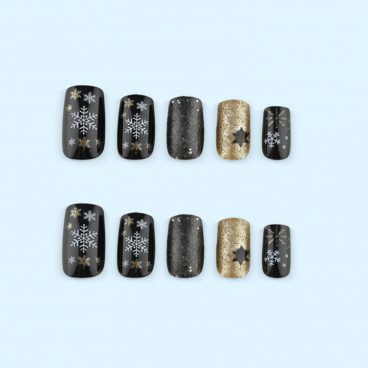 Glitzerndes Kunstnagelset mit weihnachtlichem Design und 3D-Schneeflocken Karnz