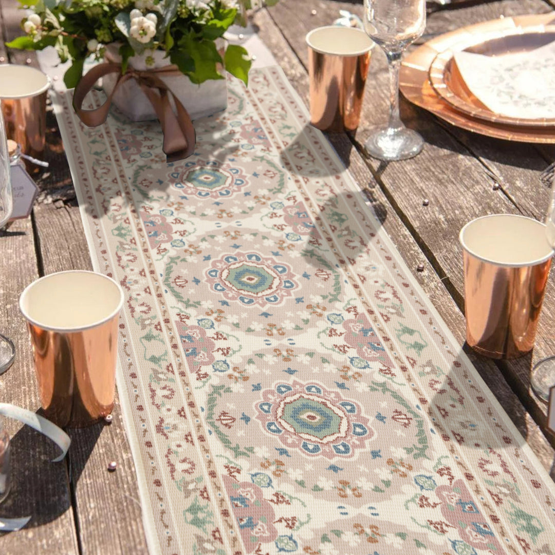 Jacquard-Tischläufer mit floralem Bordürenmuster und Fransen