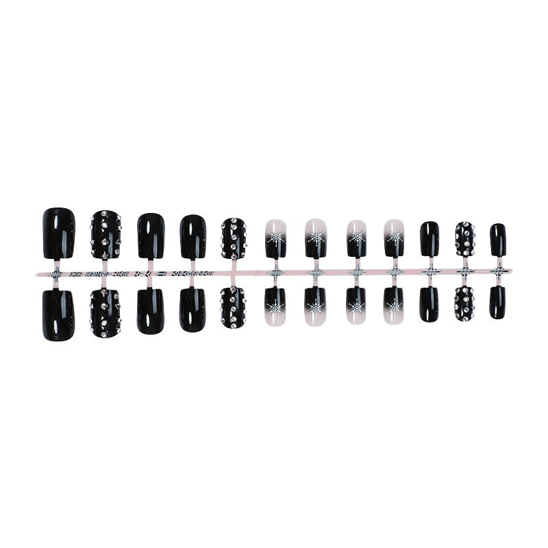 Glamouröses Kunstnagelset mit Dekorativen Strass- und Sternenmotiven Karnz