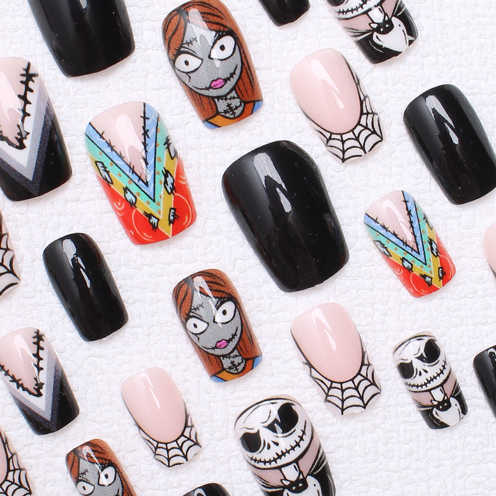 Kunstnagelset mit kreativen Halloween-Motiven und verspielten 3D-Designs Karnz