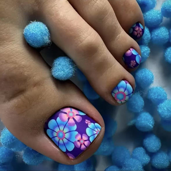 Fußnagelkunstset mit floralen Designs und mattem Finish Karnz