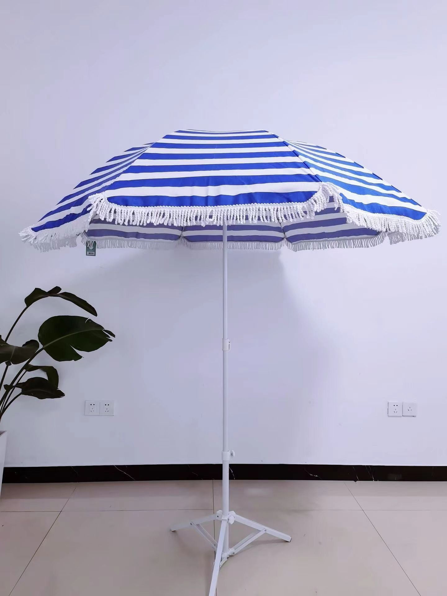 Damen Sonnenschirm mit stylishen Quasten Karnz