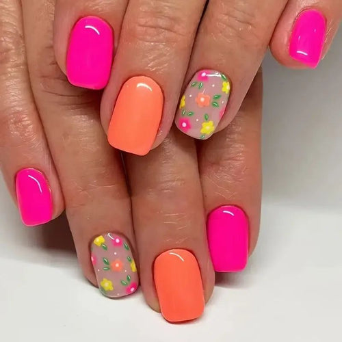 Trendiges Floral-Nagelkunst-Design Karnz