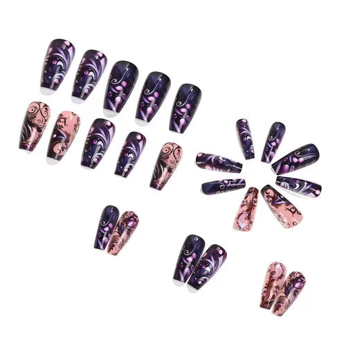 Kunstnagelset mit elegantem floralen Design und Glitzerakzenten Karnz