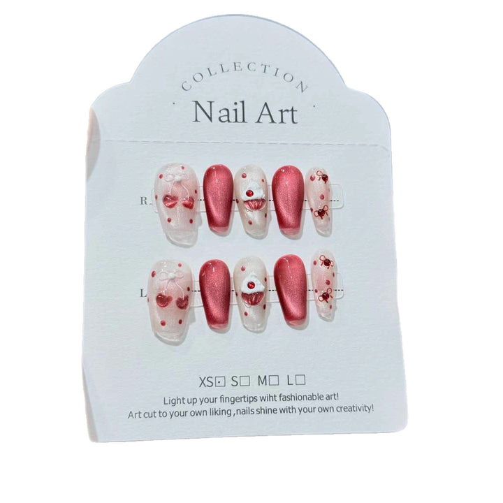 Dekoratives Press-On Nagelkunst-Set mit kreativen Herz- und Glitzerakzenten