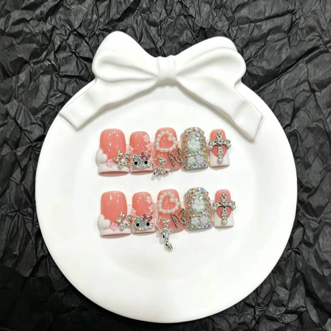Dekoratives Press-On Nagelkunst-Set mit 3D Charms