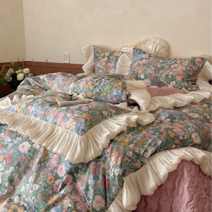 Florale Bettwäsche-Garnitur mit plissiertem Volant und Vintage-Blumenprint