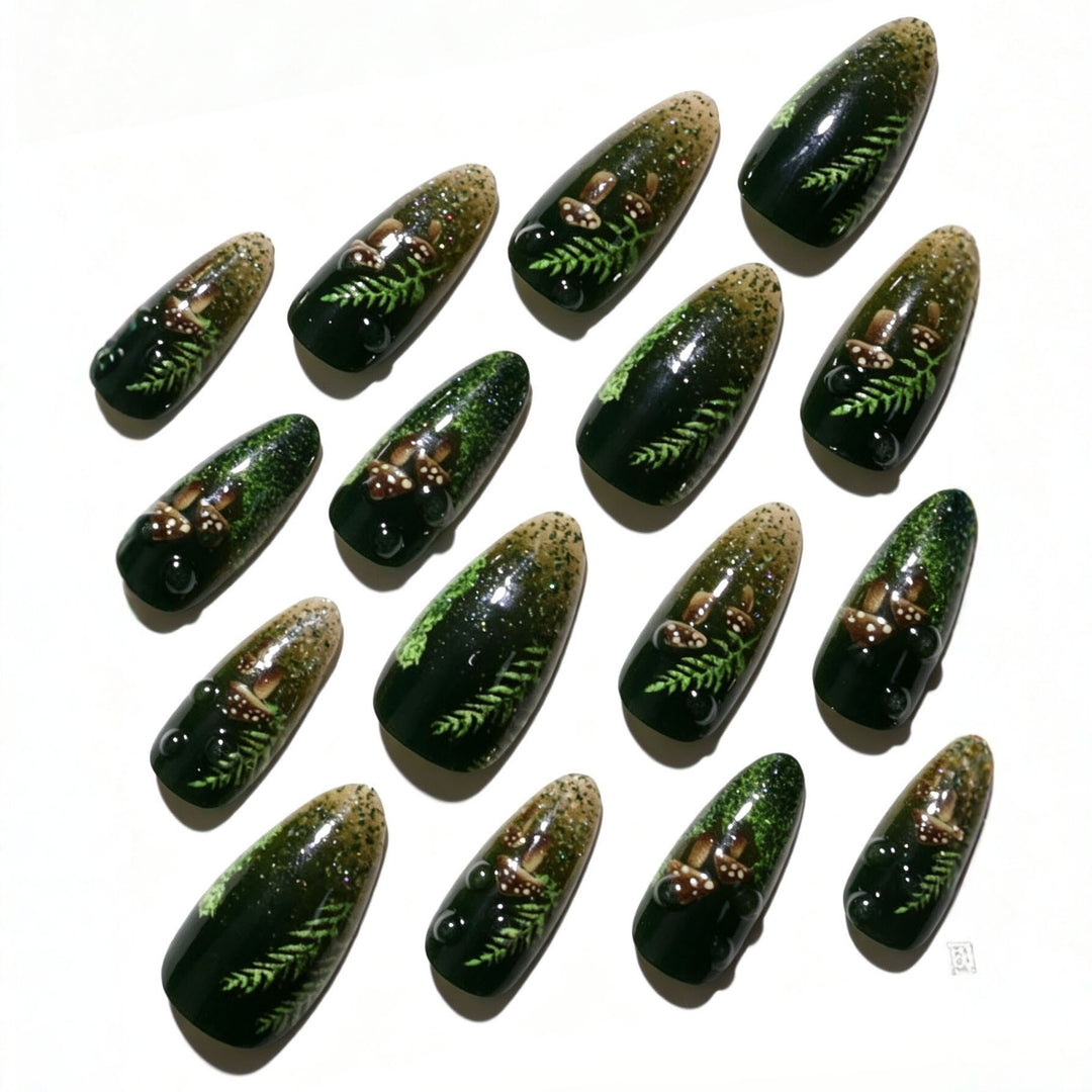 Kunstnagelset mit glamourösem Moos-Design Karnz