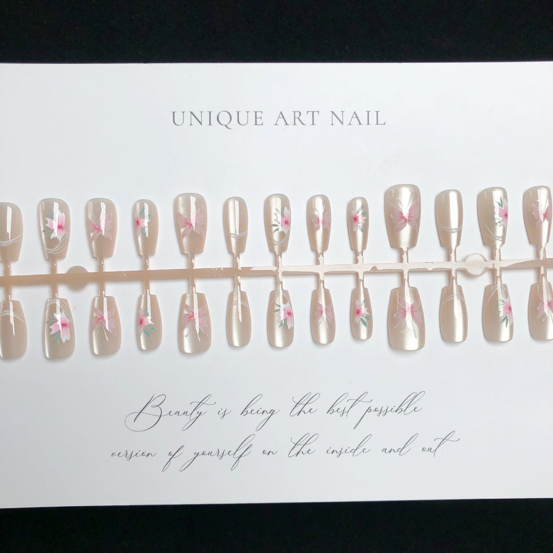 Press-On Nagelkunst-Set mit eleganten Blumenmustern