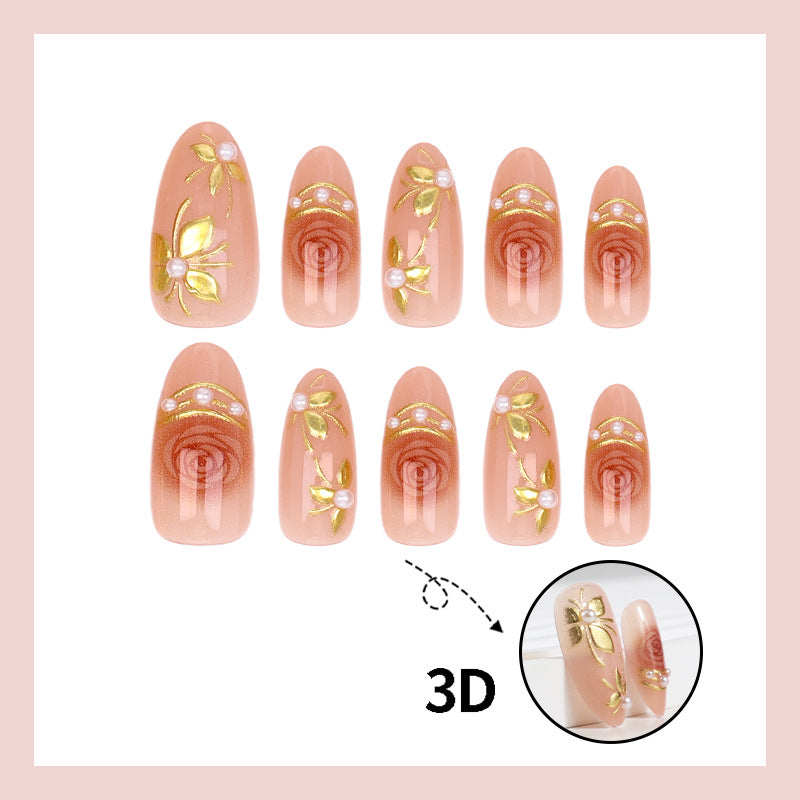 Kunstnagelset mit romantischen Rosenmotiven und goldenen Verzierungen Karnz