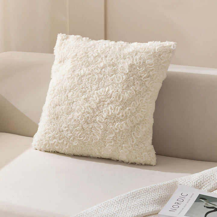 Plüschiges Bouclé-Dekokissen mit Relief‑Schlingen und weichem Innenkissen
