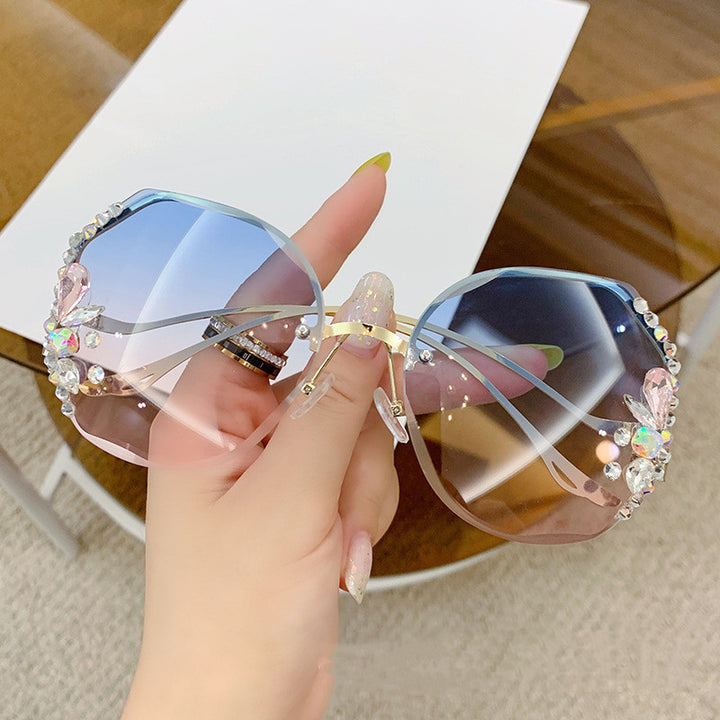 Damen Oversized Sonnenbrille mit dekorativen Steinen Karnz