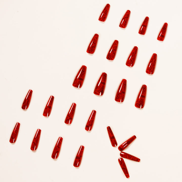 Kunstvolle Stiletto-Nägel mit floralem 3D-Design Karnz