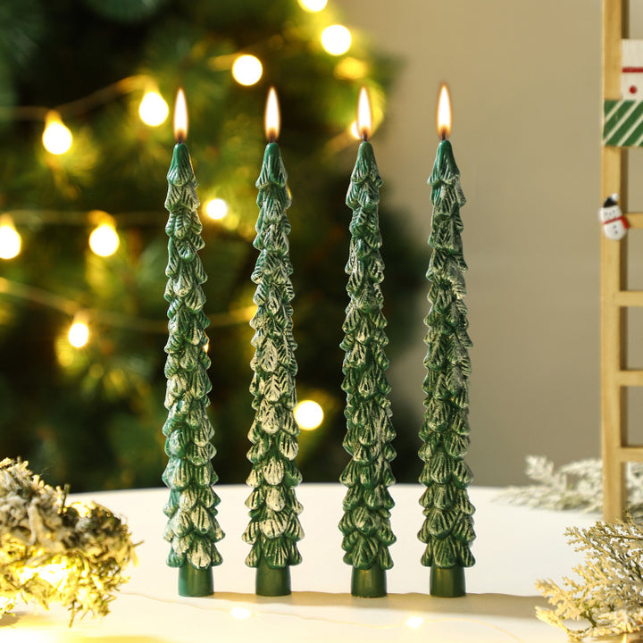 Handgefertigte skulptierte Weihnachtsbaum-Spitzkerze