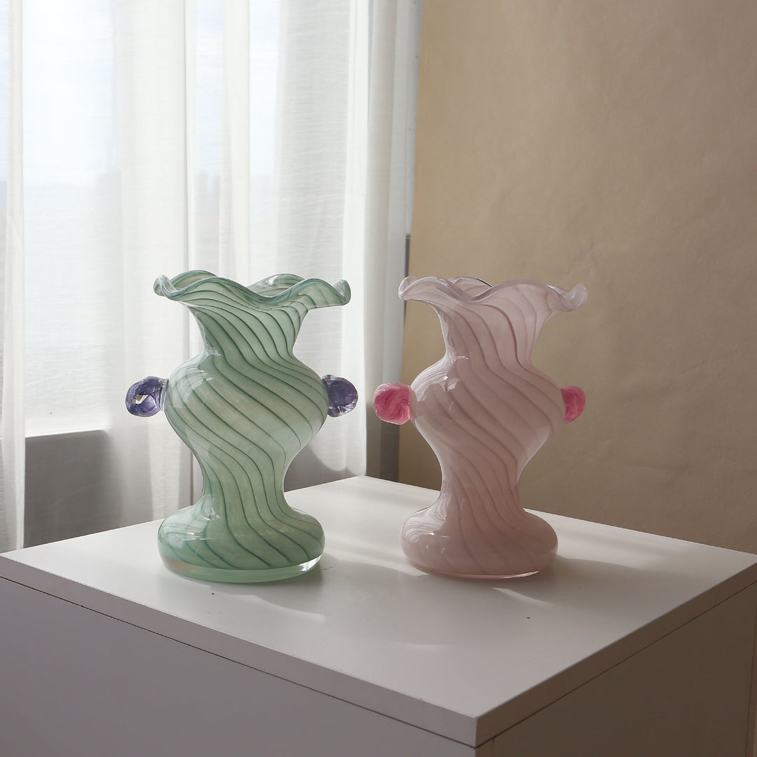 Skulpturale gewellte Kunstglas Dekovase Karnz