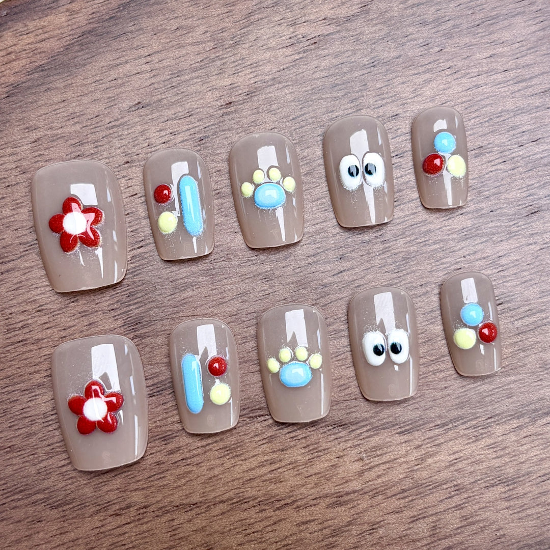Dekoratives Press-On Nail Art Set mit einzigartigen floralen Designs