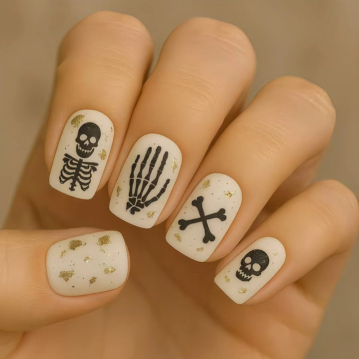 Kreatives Skelett-Nagelkunstdesign Karnz
