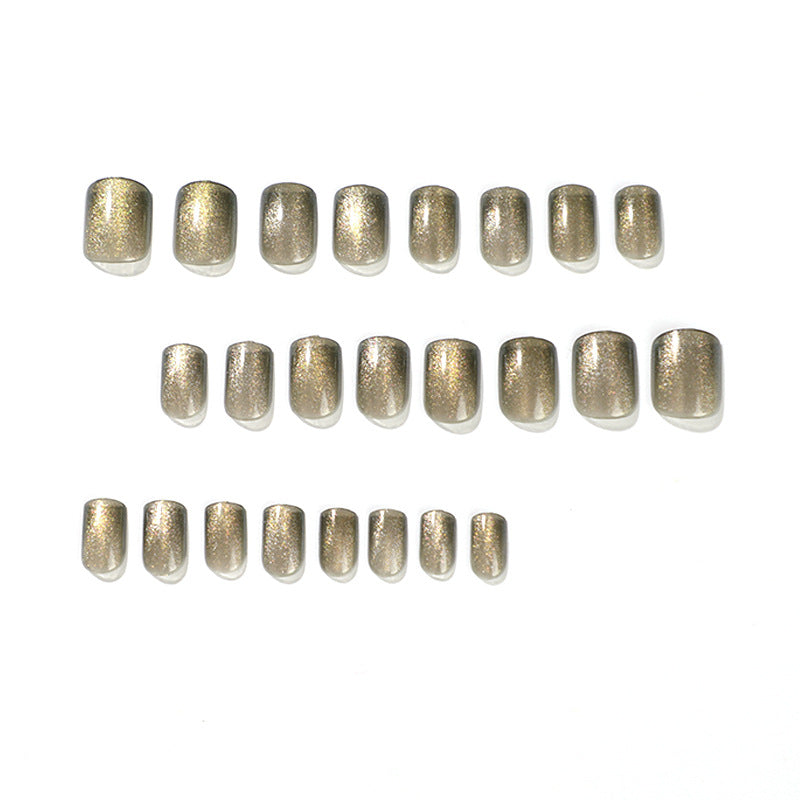 Kunstvolle Nagelverlängerungen mit Glitzer- und Ombre-Effekt Karnz