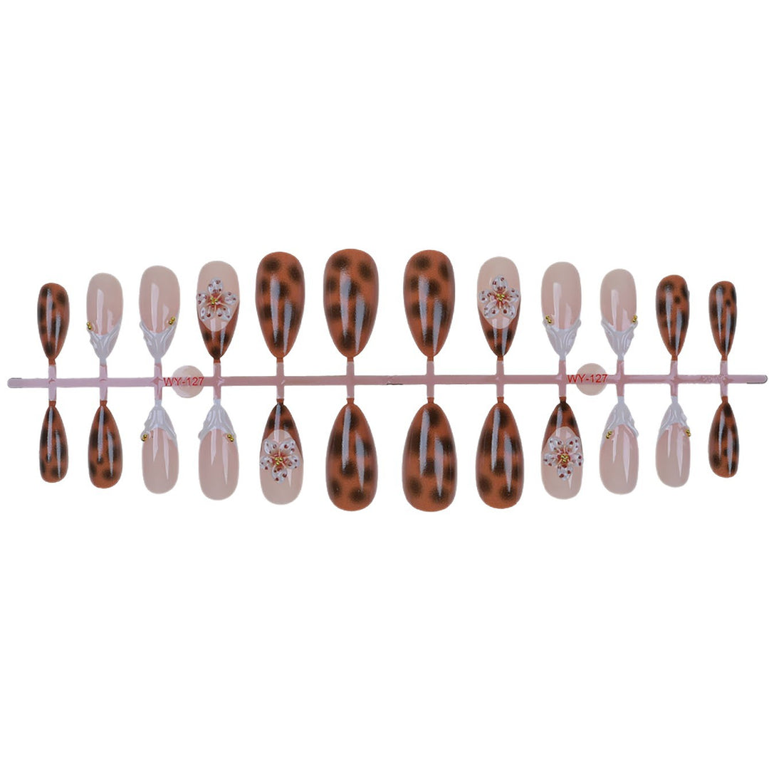 Elegantes Floral Press-On Nagelkunst Set Karnz