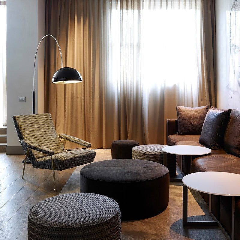 Arc Stehlampe mit verstellbarer Höhe und elegantem Schirm