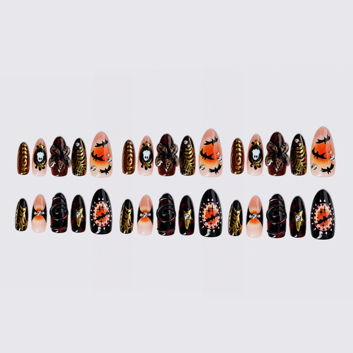 Kreatives Kunstnagelset mit gruseligen Halloween-Motiven Karnz