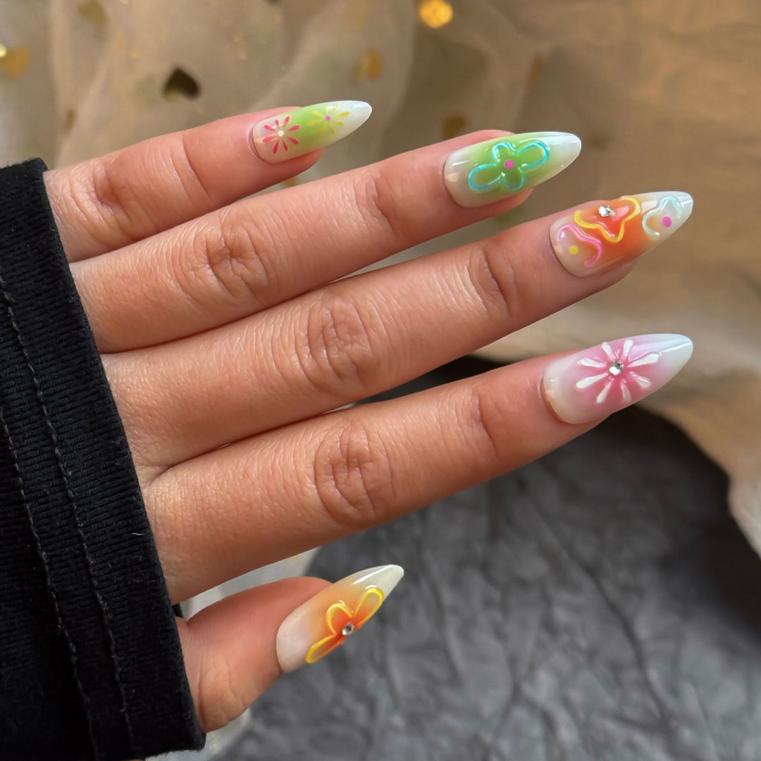 Künstlerisches Floral Press-On Nails Kit Karnz