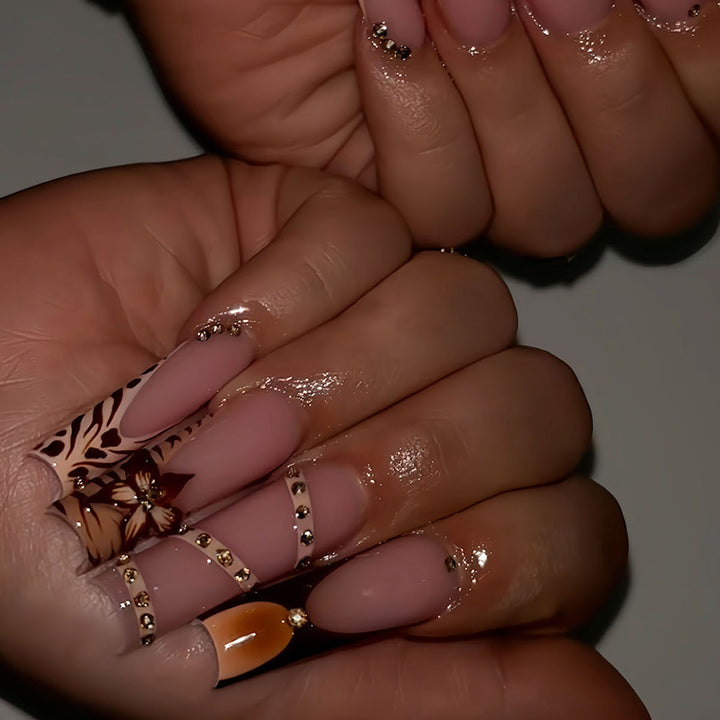 Elegantes Acryl Press-On Nagelkunst-Set Karnz