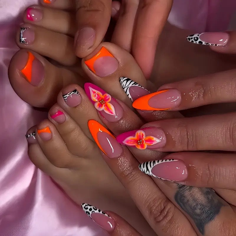 Künstlerisches Floral Nageldesign Set Karnz