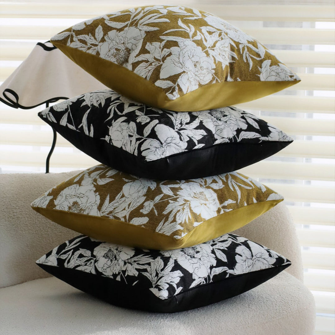 Quadratischer Dekorativer Kissenbezug mit großem Blumen‑Jacquard und samtigem Rückteil Karnz