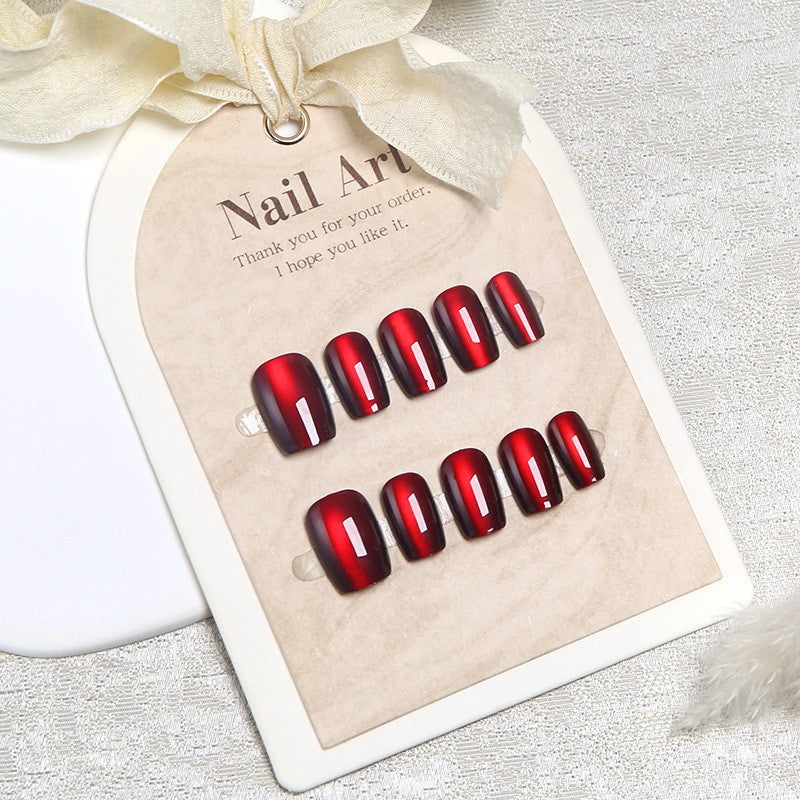 Glänzendes Press-On Nagelset mit elegantem Finish Karnz