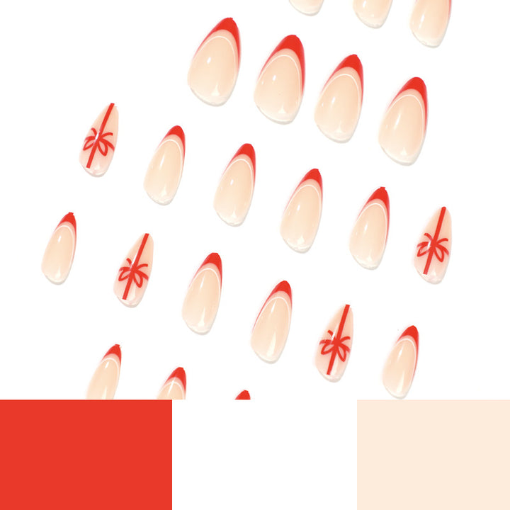 Elegante Nagelverlängerungen mit weihnachtlichem Design Karnz